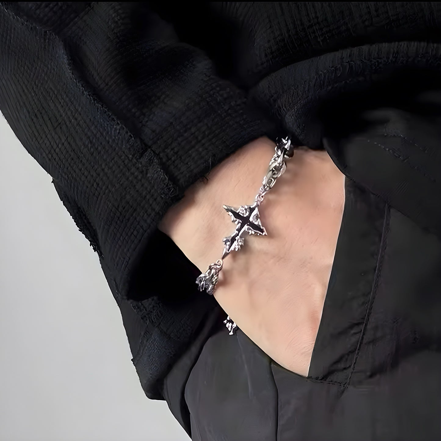 Cruz Quebrada – Pulsera de Acero Inoxidable